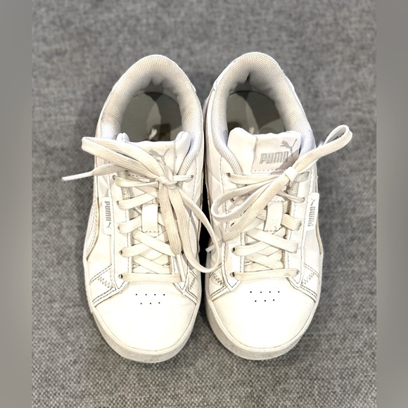 White classic lace-up Puma running shoes - Picture 3 of 8